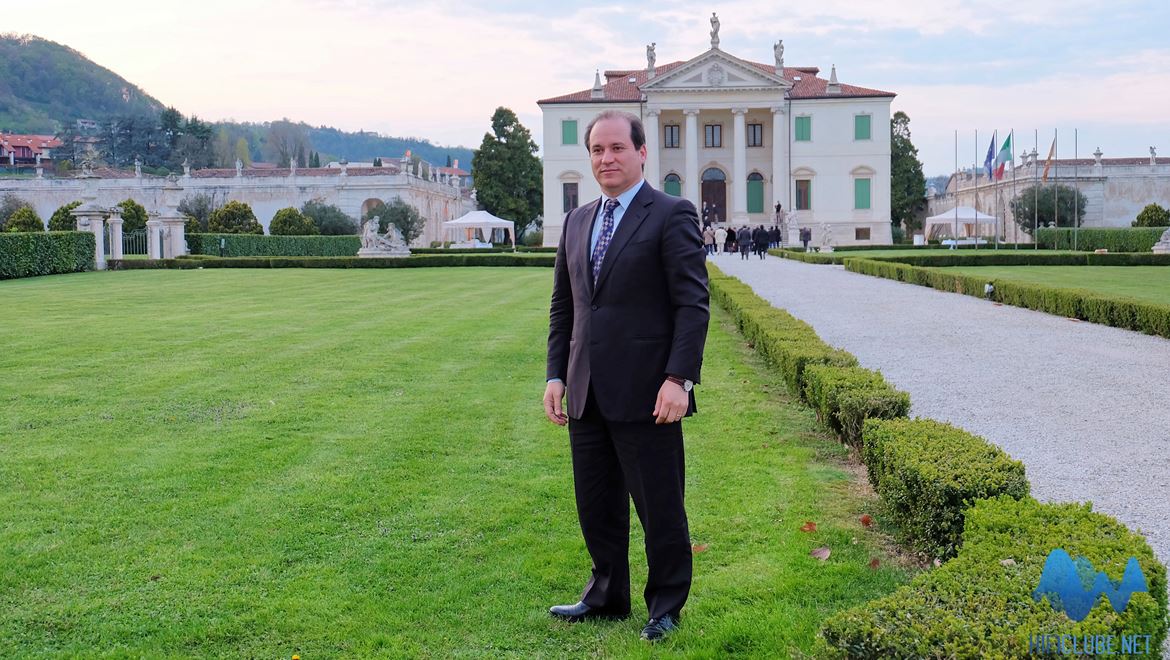 Manuel Dias nos jardins da na Villa Cordellina