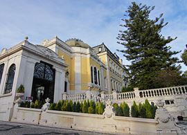 http://www.hificlube.net/media/241903/1-Pestana-Palace---outside-view.jpg