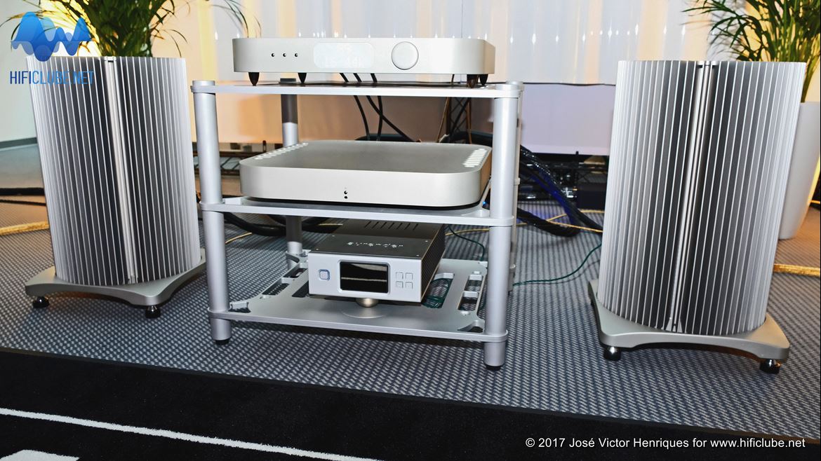 Highend2017_amplificadores e outros_MSB  M204 Monoblocks.jpg