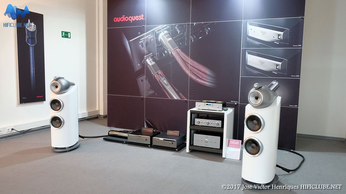 Highend2017_colunas_Audioquest demonstrou os condicinadores de corrente Niagara com colunas B&W 802.jpg