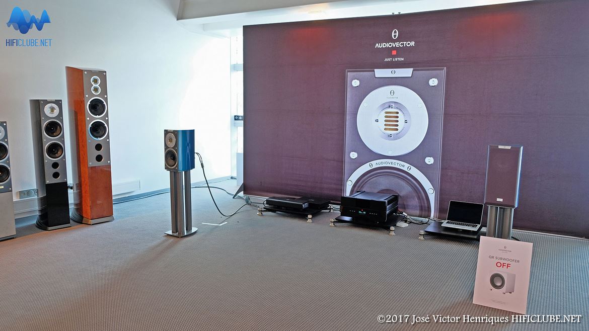 Highend2017_colunas_Audiovector Arreté 1 para quem não pode chegar à 11....jpg