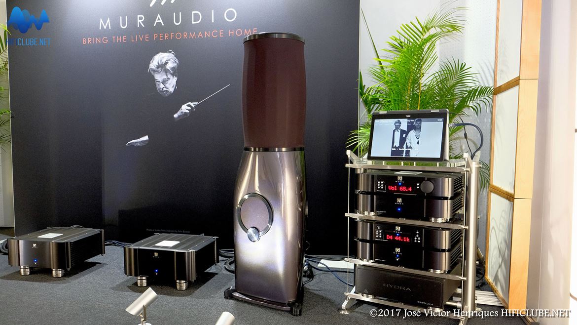 Highend2017_colunas_Colunas electrsotáticas híbridas omnidireccionais Muraudio. Gostei assim-assim, mas não fiquei convencido....jpg