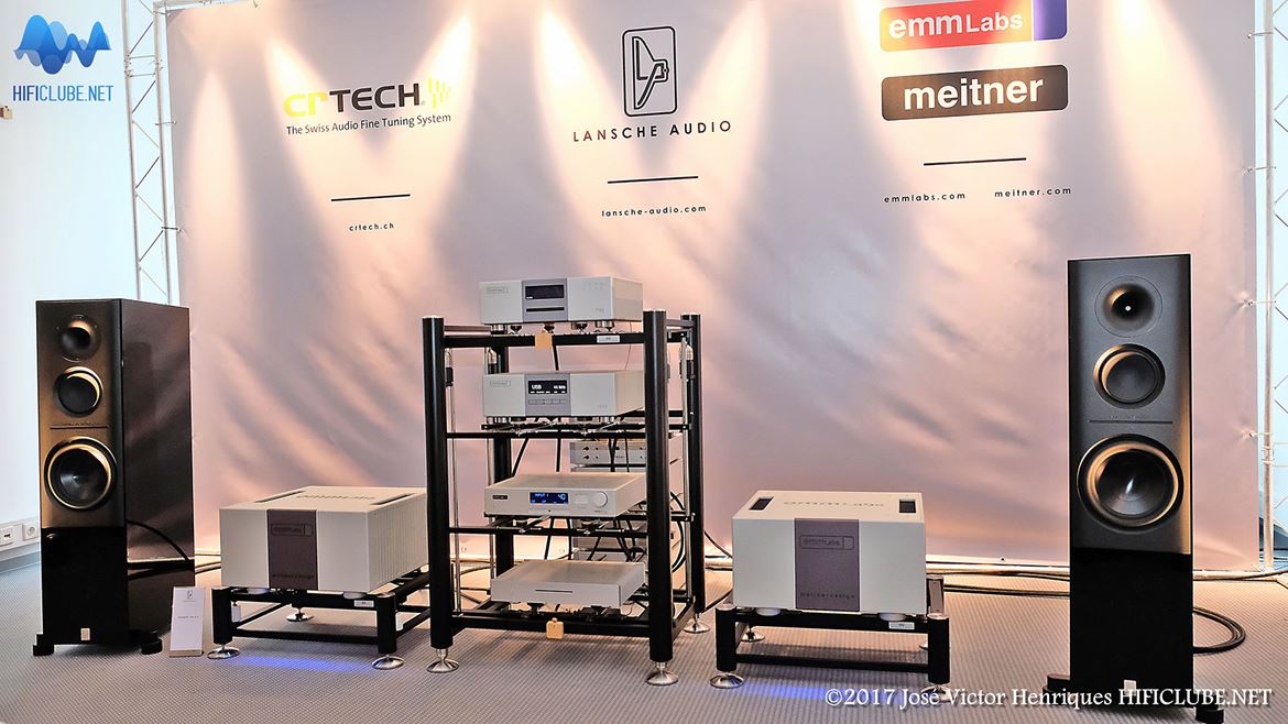 Highend2017_colunas_electrónica emm com colunas Lansche. Aquele tweeter de plasma é...luminoso!.jpg