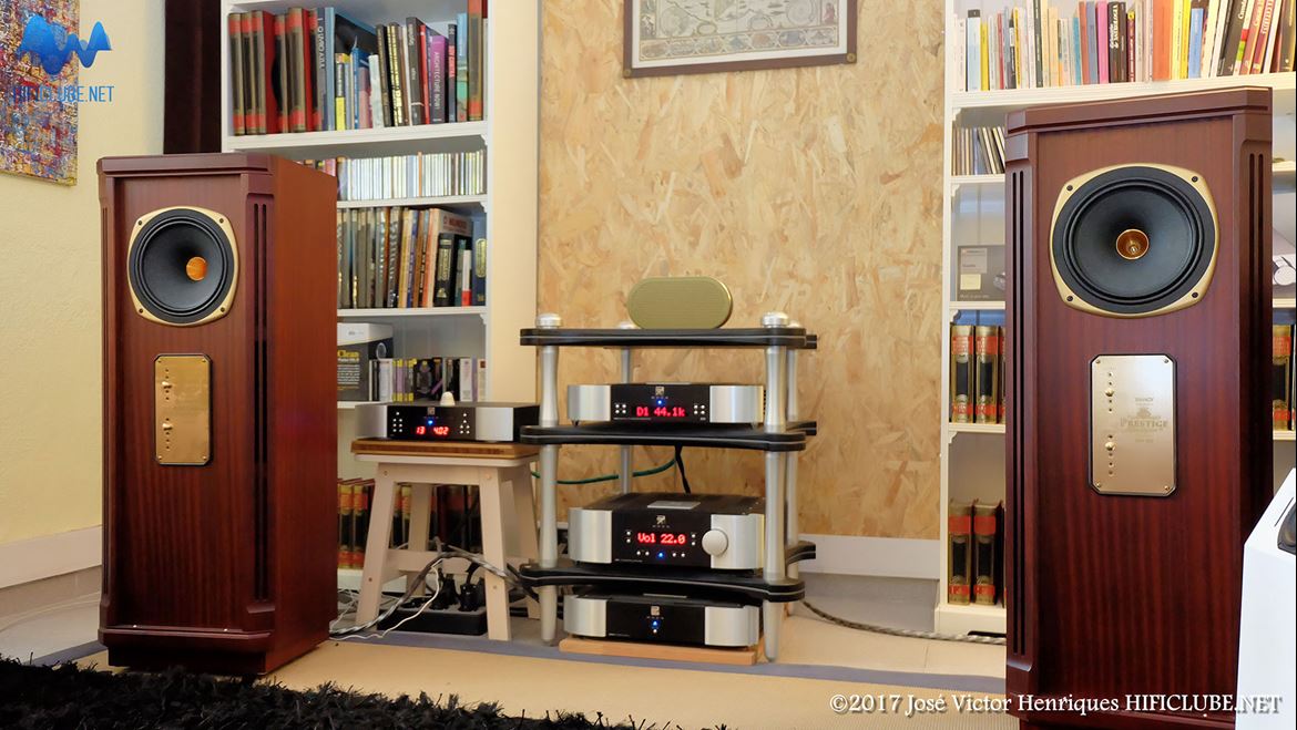 Tannoy Prestige Kensington SE com amplificação Moon by Simaudio