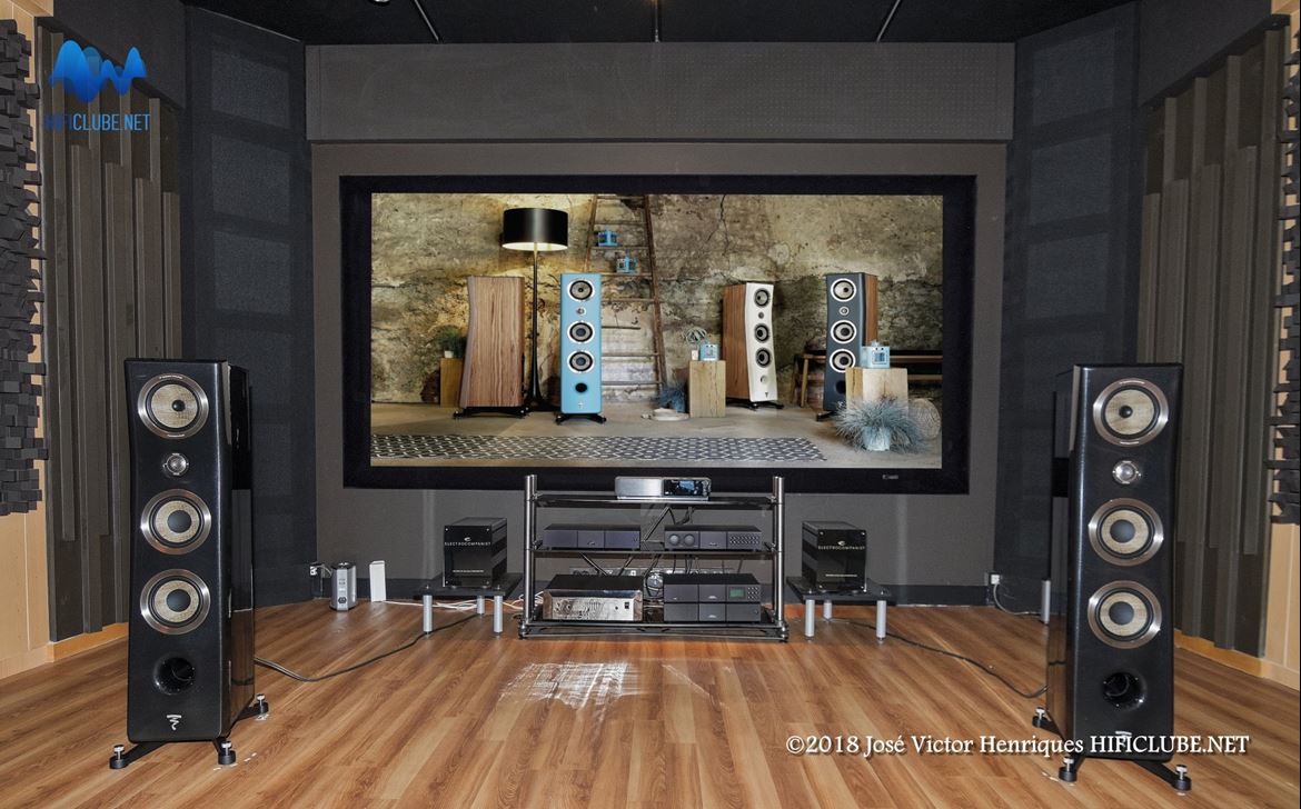 Focal Kanta 2 com amlificação Naim Uniti Nova (foto obtida no auditório da Esotérico/Smartaudio, em Loures).