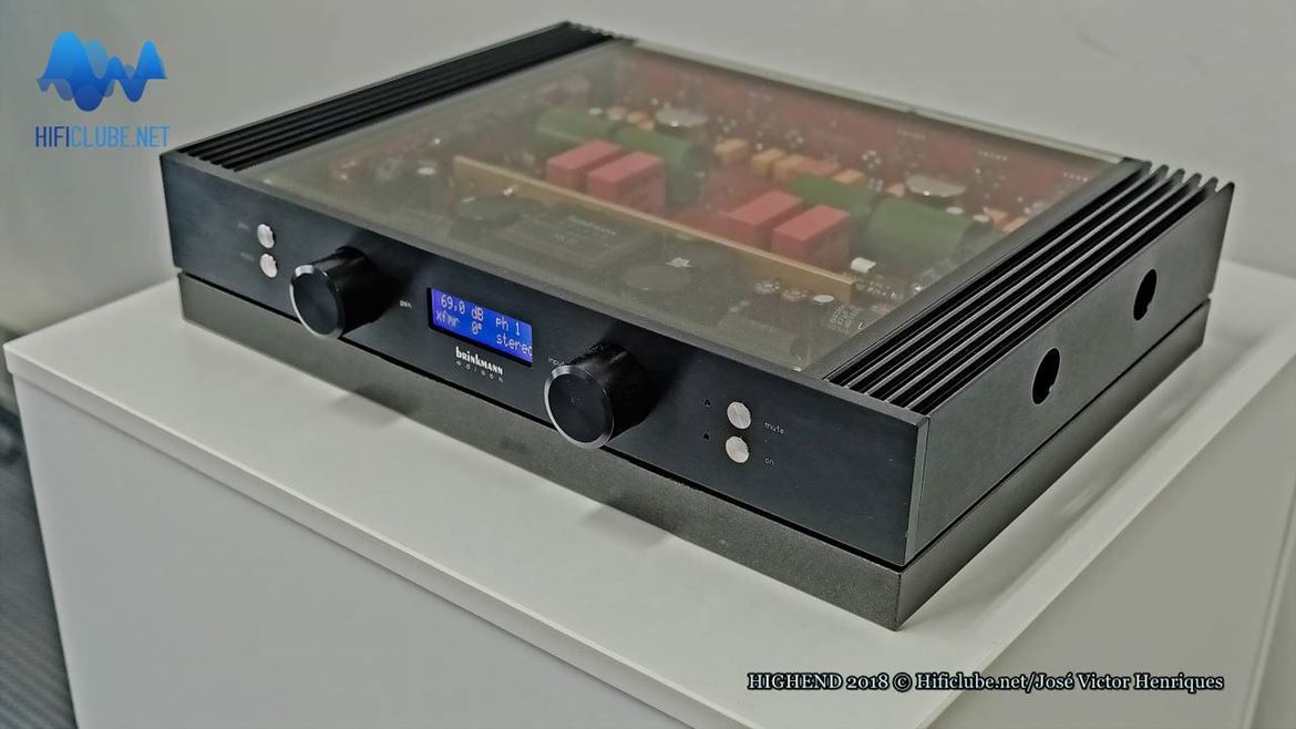 Brinkmann AudioMarconi MkII prévio tem, dizem eles um circuito completamente novo. Pronto, aceito.