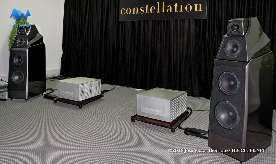 Constellation Audio/Wilson Alexia II, talvez o menos conseguido dos espectáculos que a Alexia II deu no M.O.C. Talvez porque Irv caiu na asneira de aceitar discos pedidos, e há alemães que andam com os Dire Straits no bolso, porque com um par de Centaur II 500 a apoiá-las nunca podiam tocar mal, como poderão comprovar nos vídeos  publicados abaixo com som directo