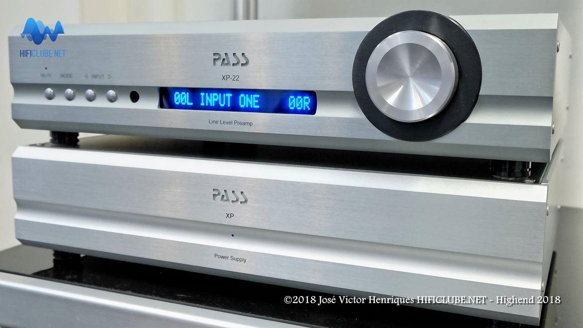 O elegante prévio de linha Pass XP (com alimentação separada) colaborou com um dueto de amplificadores de Classe A Pass XA100.8 (foto em baixo) para alimentar as colunas Paradigm Persona (ver video). Nota: as Paradigm não são distribuídas pela Delaudio em Portugal, apenas a Pass Labs.